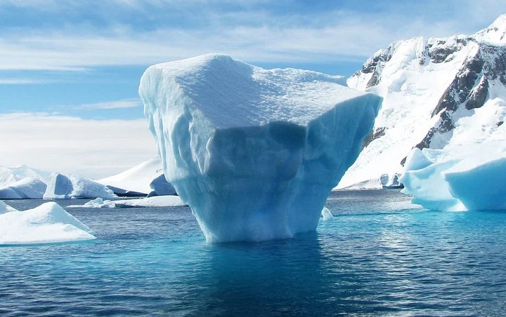 Terus Bergerak, Bongkahan Es Raksasa Antartika Berpotensi Tabrak Wilayah Inggris