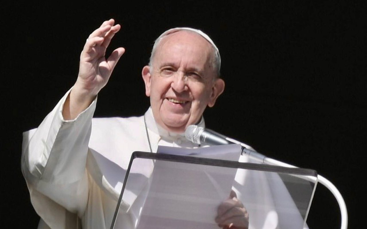 Heboh Akun Sosmed Paus Fransiskus 'Sukai' Foto Model Dewasa, Vatikan Selidiki