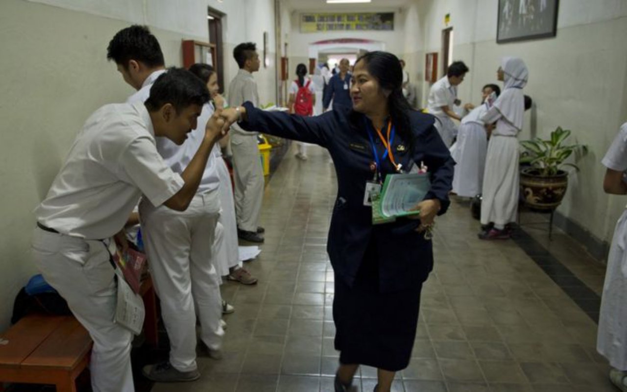 Wajibkan Tenaga Pendidik 'Ngantor', Risma Dapat Sambutan Positif Dari Para Guru
