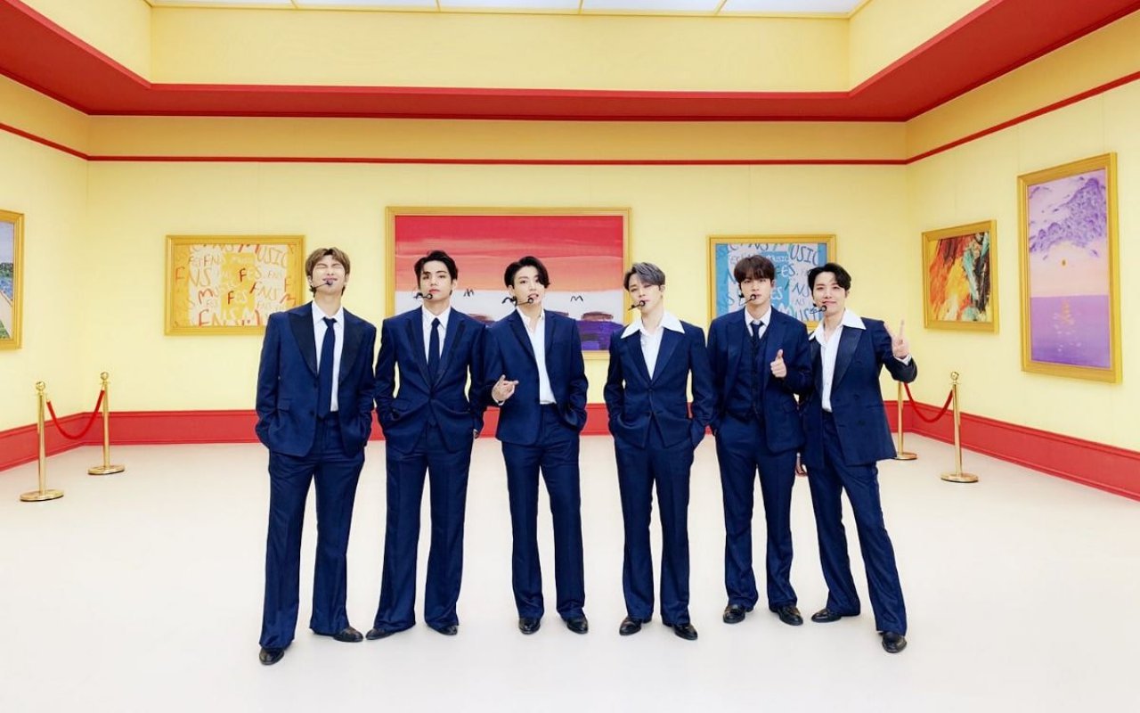 Aksi Panggung BTS Bawakan 'Dynamite' di FNS Music Festival 2020 Tuai Pujian Selangit