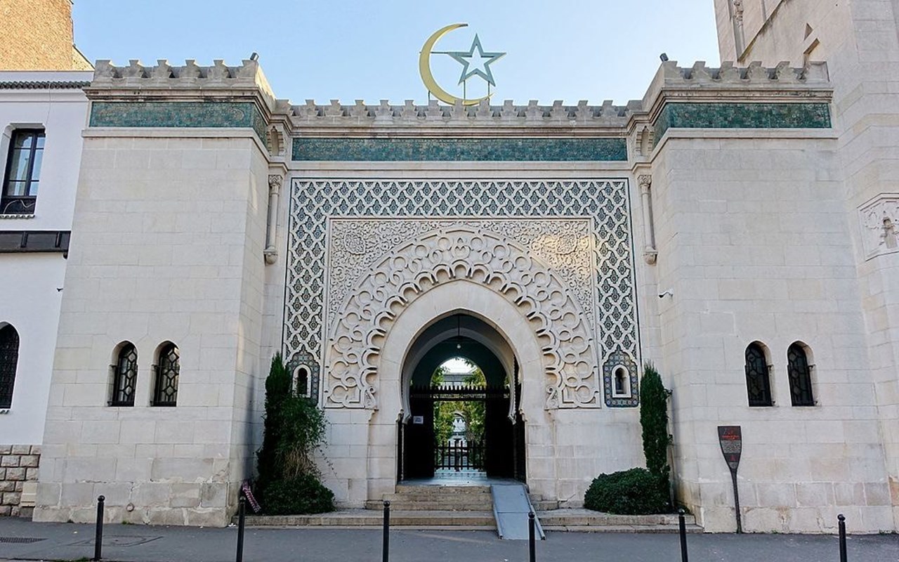 Diduga Sarang Radikalisme, Prancis Bakal Razia Puluhan Masjid
