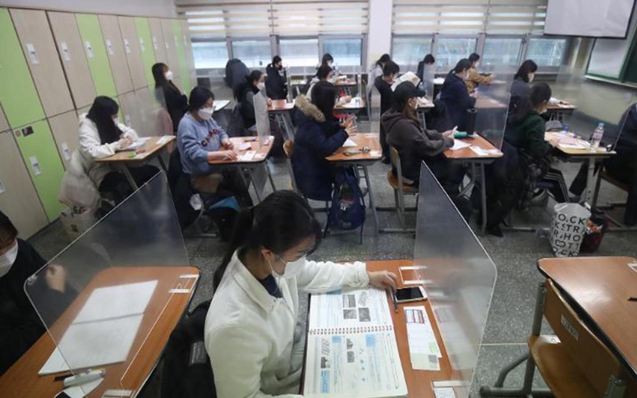 Korea Selatan Was-was Ujian Nasional Jadi Klaster COVID-19 Baru