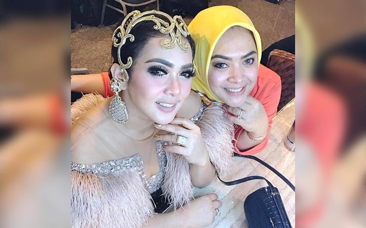 Biasa Cantik Glamor, Wajah Asli Adik Syahrini No Make-Up ...