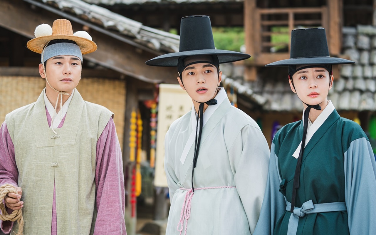 L, Kwon Nara dan Lee Yi Kyung Bahas Chemistry Mereka di 'Secret Royal Inspector'