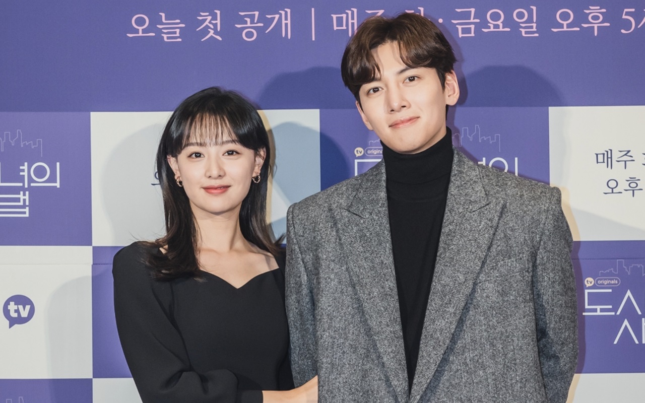 Sutradara 'Lovestruck in the City' Khawatir Ji Chang Wook dan Kim ...