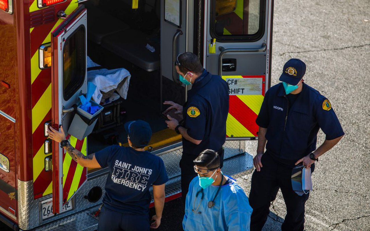 Sistem Kesehatan Kewalahan, Kru Ambulans LA Diminta Tak Bawa Pasien Tanpa Peluang Hidup