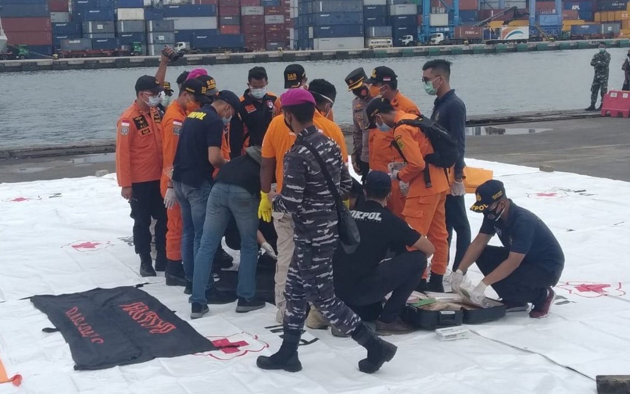 Badan Pesawat Sriwijaya Air Terdeteksi 23 Meter di Bawah Laut