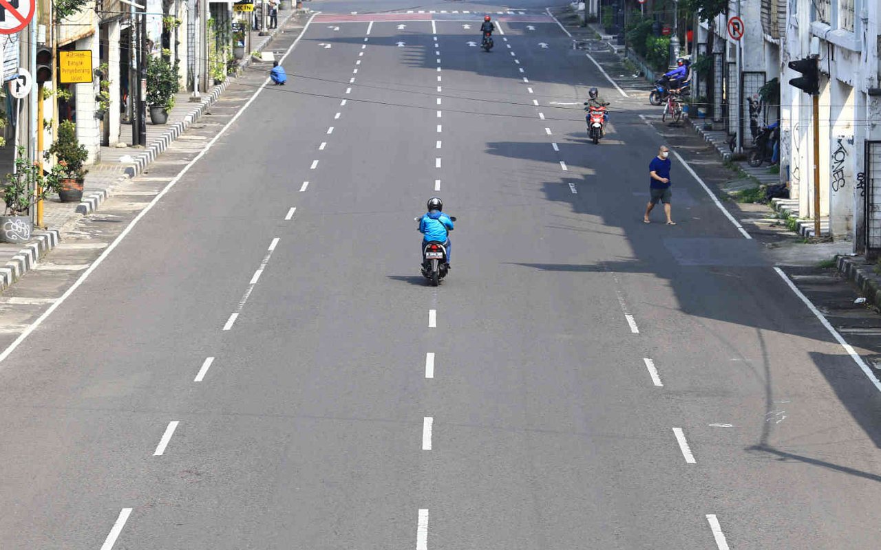 Hari Pertama PSBB Ketat Jakarta: Volume Kendaraan Bermotor Turun dan Jumlah Pesepeda Naik  
