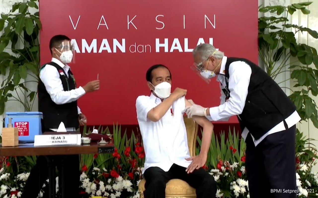 Jokowi Pamer Momen Perdana Disuntik Vaksin Corona, Tegaskan Sebagai Ikhtiar Besar