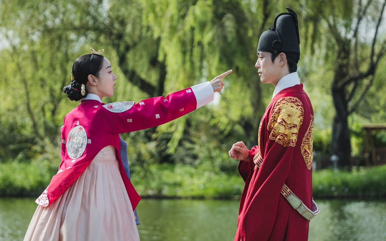 Akting Tuai Pujian, Shin Hye Sun dan Kim Jung Hyun Lakukan Ini Demi Sempurnakan Karakter 'Mr. Queen'