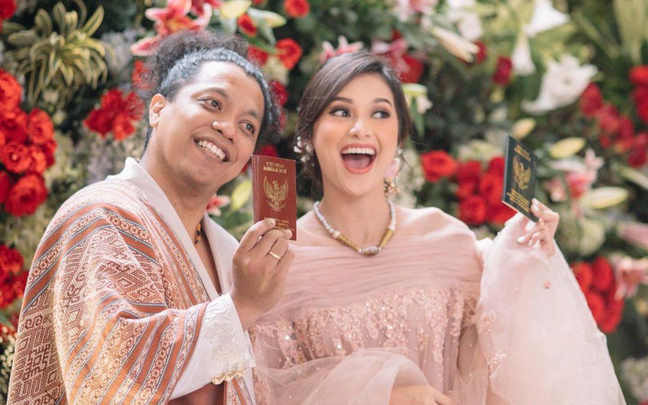 Foto Pre-Wedding Indah Permatasari Super Cantik Akhirnya Dirilis, Wajah Arie Kriting Cemberut Kocak