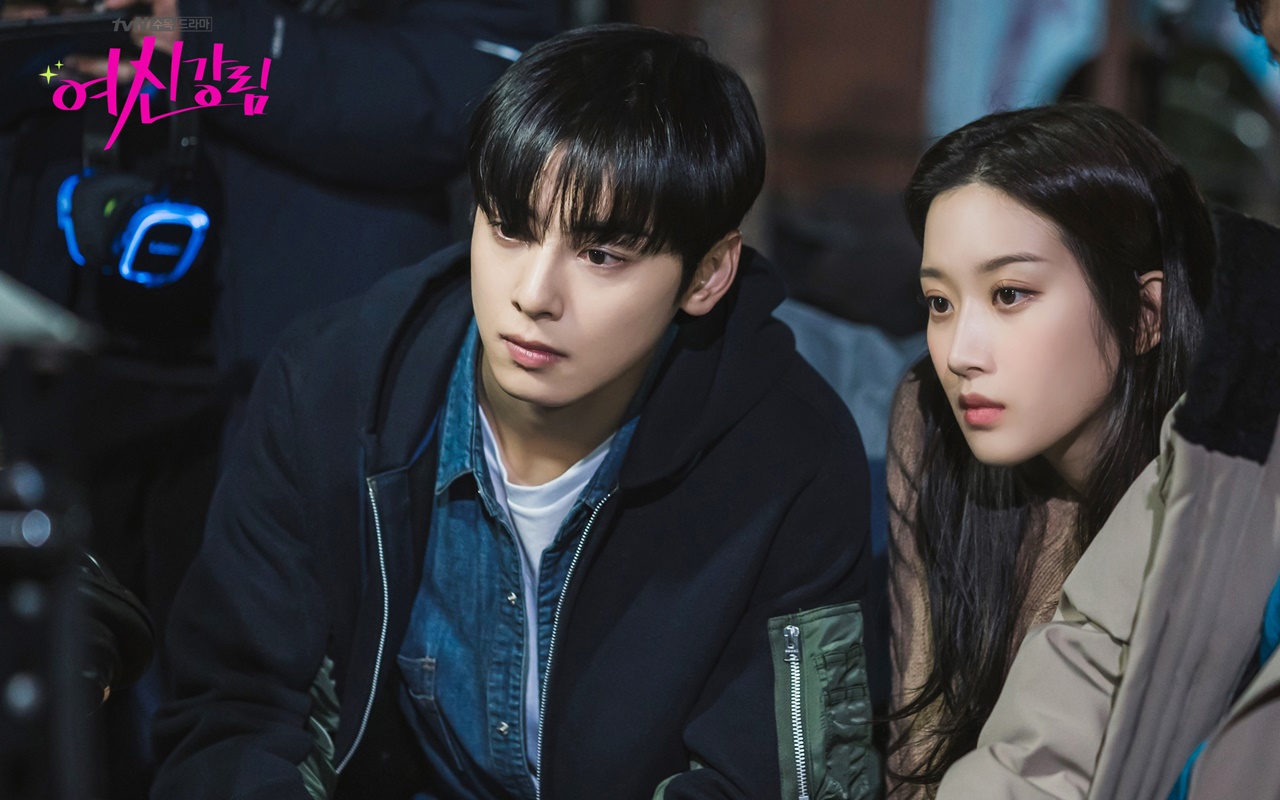 Cha Eunwoo ASTRO Digoda Sutradara Saat Syuting Adegan Romantis Bareng Moon Ga Young di 'True Beauty'