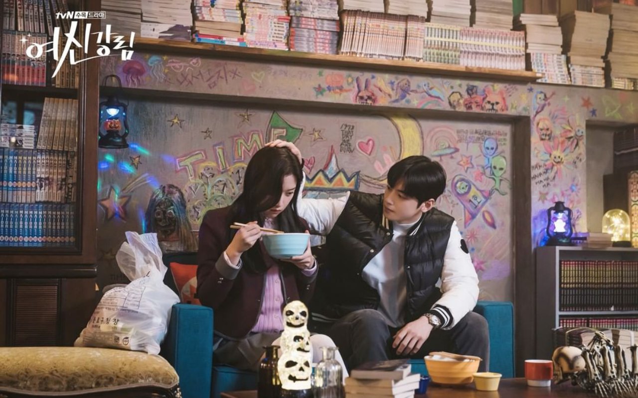 Cha Eunwoo Ngakak Gagal Lindungi Moon Ga Young di Lokasi Syuting 'True Beauty'