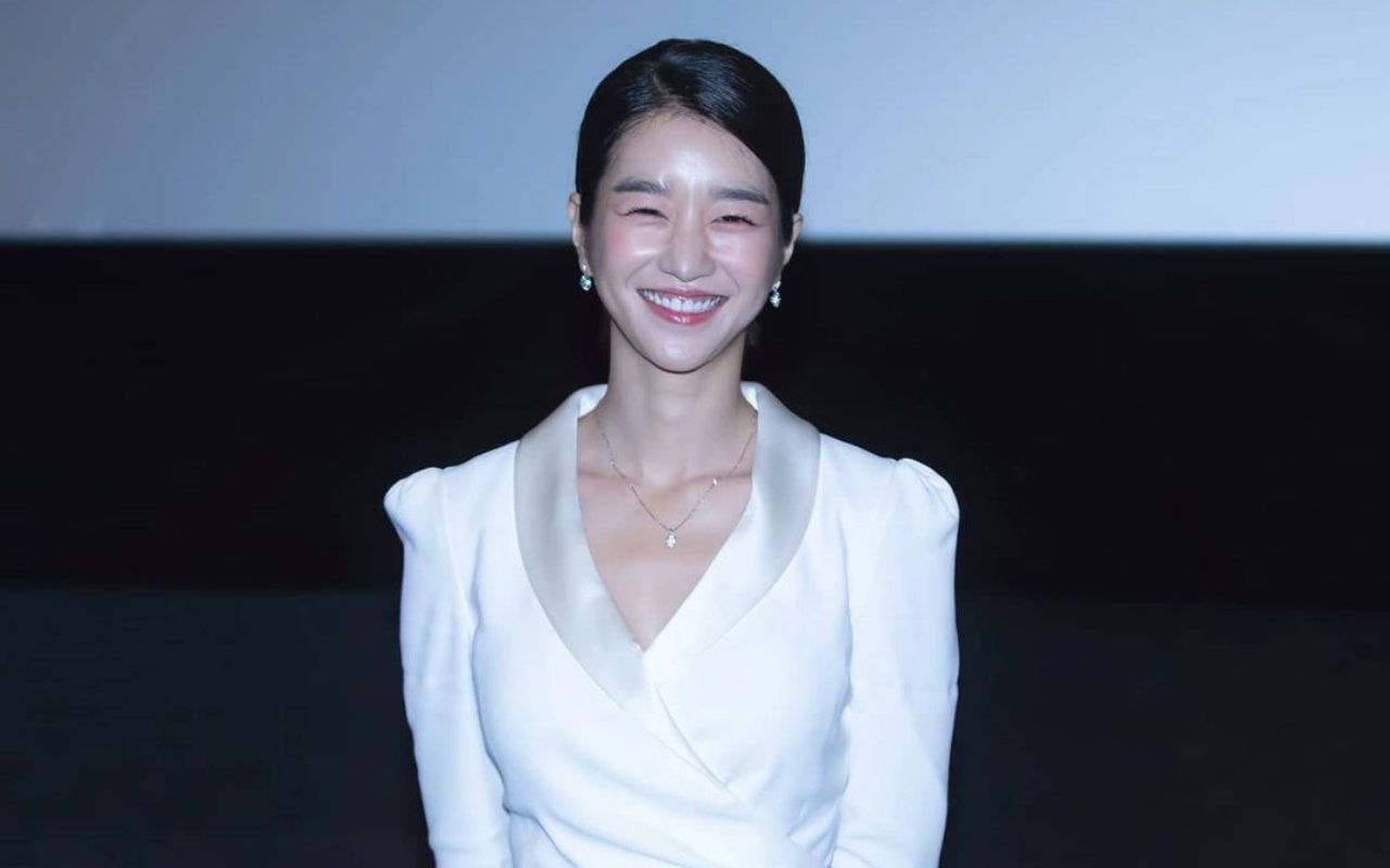 APAN Awards 2020: Seo Ye Ji Seksi dan Anggun Kenakan Gaun Belahan Paha Tinggi