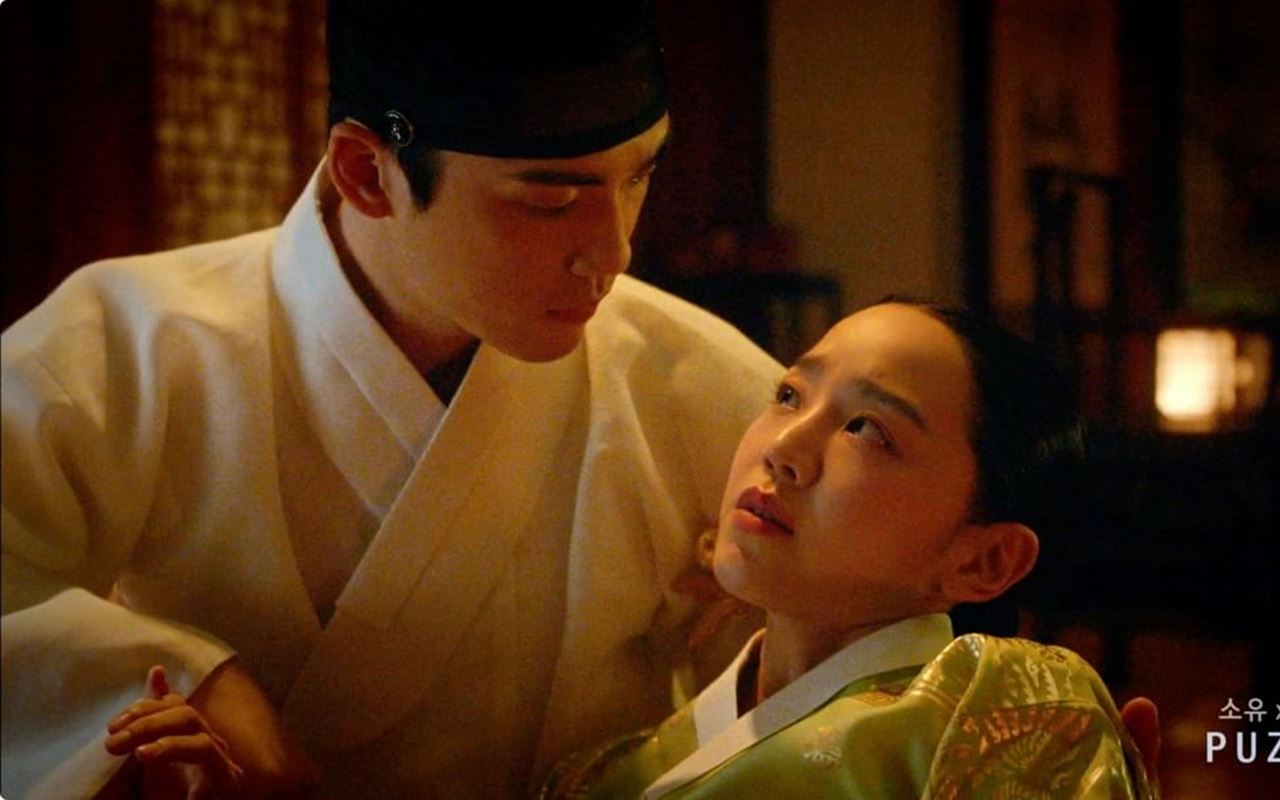 Jalan Cerita Dipuji, Romansa Kim Jung Hyun dan Shin Hye Sun di 'Mr. Queen' Jadi Sorotan