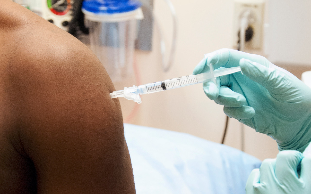 Dokter Ungkap Penyebab Penerima Vaksin Masih Bisa Positif Corona