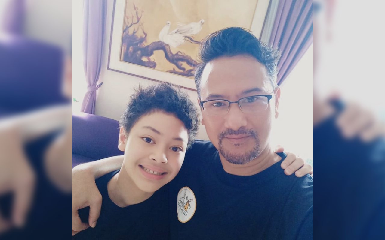 Keanu Putra Adjie Massaid-Angelina Sondakh Bantu Paman Jualan Kacang Tuai Pujian