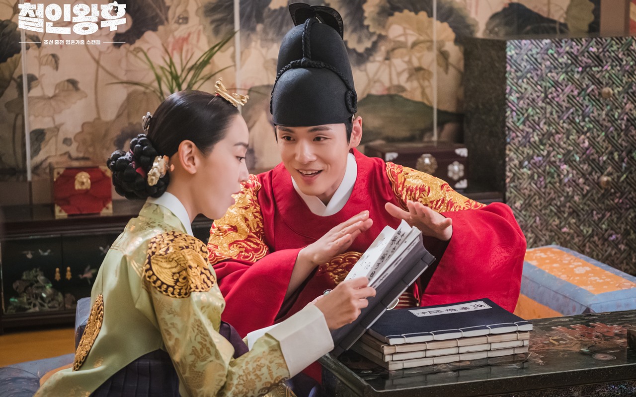 Kim Jung Hyun Dan Shin Hye Sun Saling Beri Perhatian Syuting Malam Pertama Mr Queen