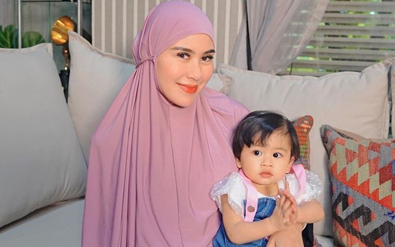 Putri Cantik Syahnaz Sadiqah Belajar Salat Bikin Gemes, Ternyata Punya 'Alasan' Khusus