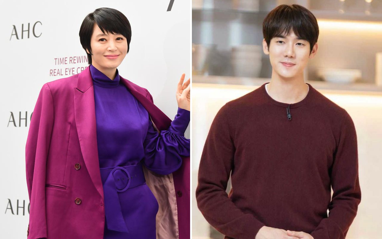 Blue Dragon Film Awards ke-41: Jadi MC, Kim Hye Soo Dan Yoo Yeon Seok Gandengan Mesra Di Red Carpet