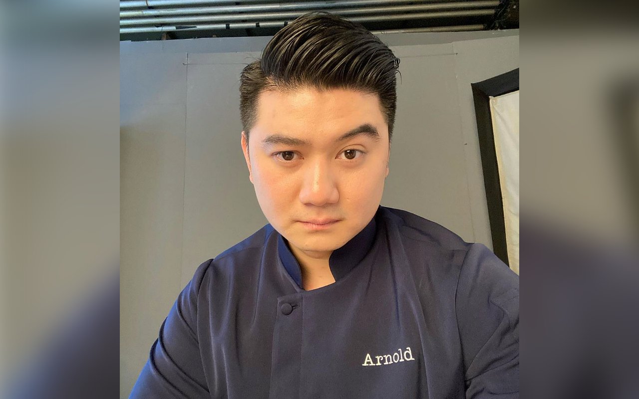 Viral Video TikTok Chef Arnold Minum 'Air Suci' BTS 300 Ribu, ARMY Auto Iri