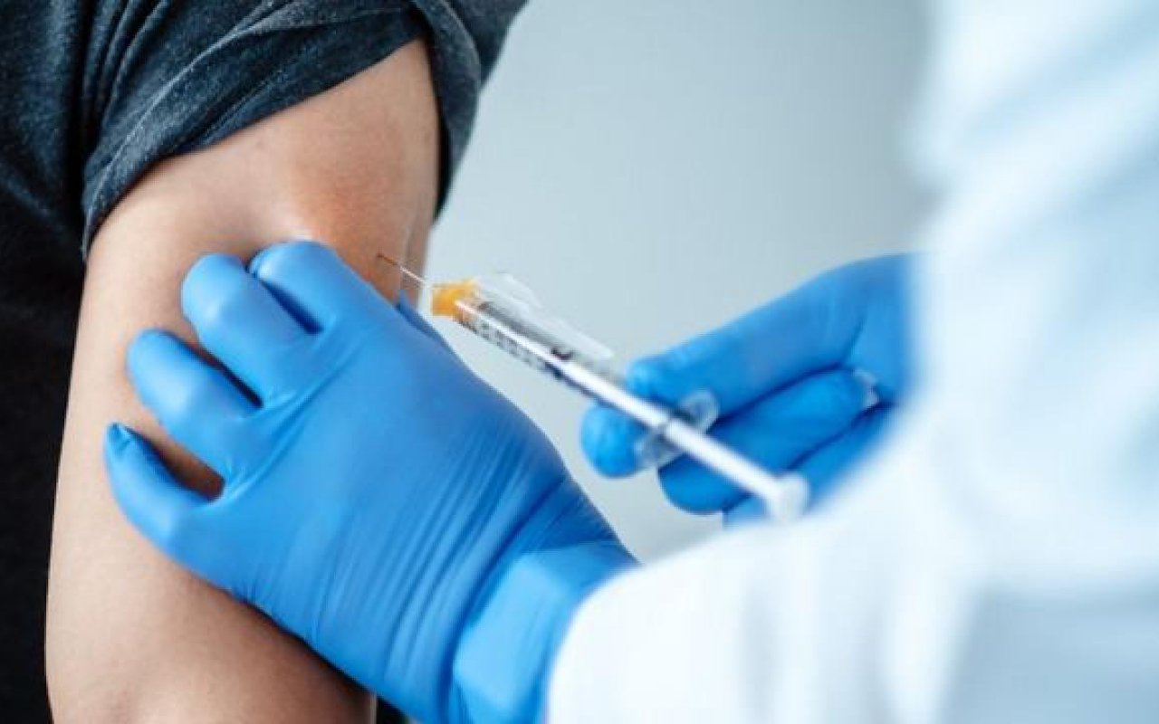 Vaksinasi COVID-19 Nakes Ditarget Selesai Pekan Depan, Siapa Penerima Selanjutnya?