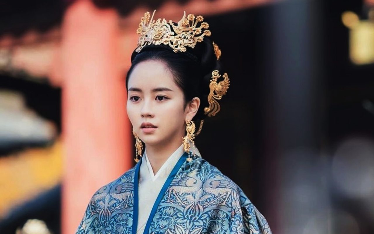 Potret Cantik Kim So Hyun Pakai Hanbok Picu Kontroversi, Kenapa?