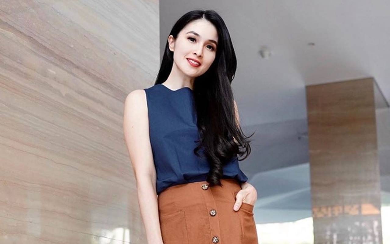 Sandra Dewi Bikin Heran Karena Penampilannya Saat Cuci Baju Sendiri, Ramai Dikomentari Begini