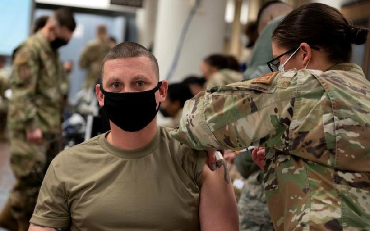 Pentagon Laporkan Sepertiga Tentara AS Tolak Vaksin COVID-19