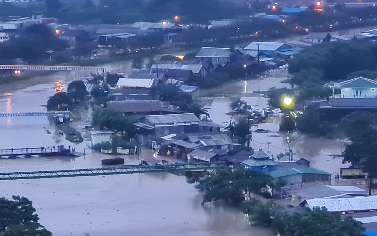 Diterjang Banjir Besar, Jakarta dan Jabar Malah Kompak 'Panen' Pasien Positif COVID-19