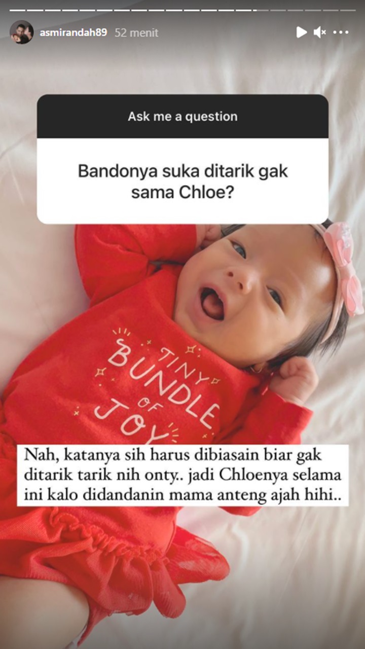 Anti Rewel, Begini Cara Asmirandah Pakaikan Bando Untuk Baby Chloe