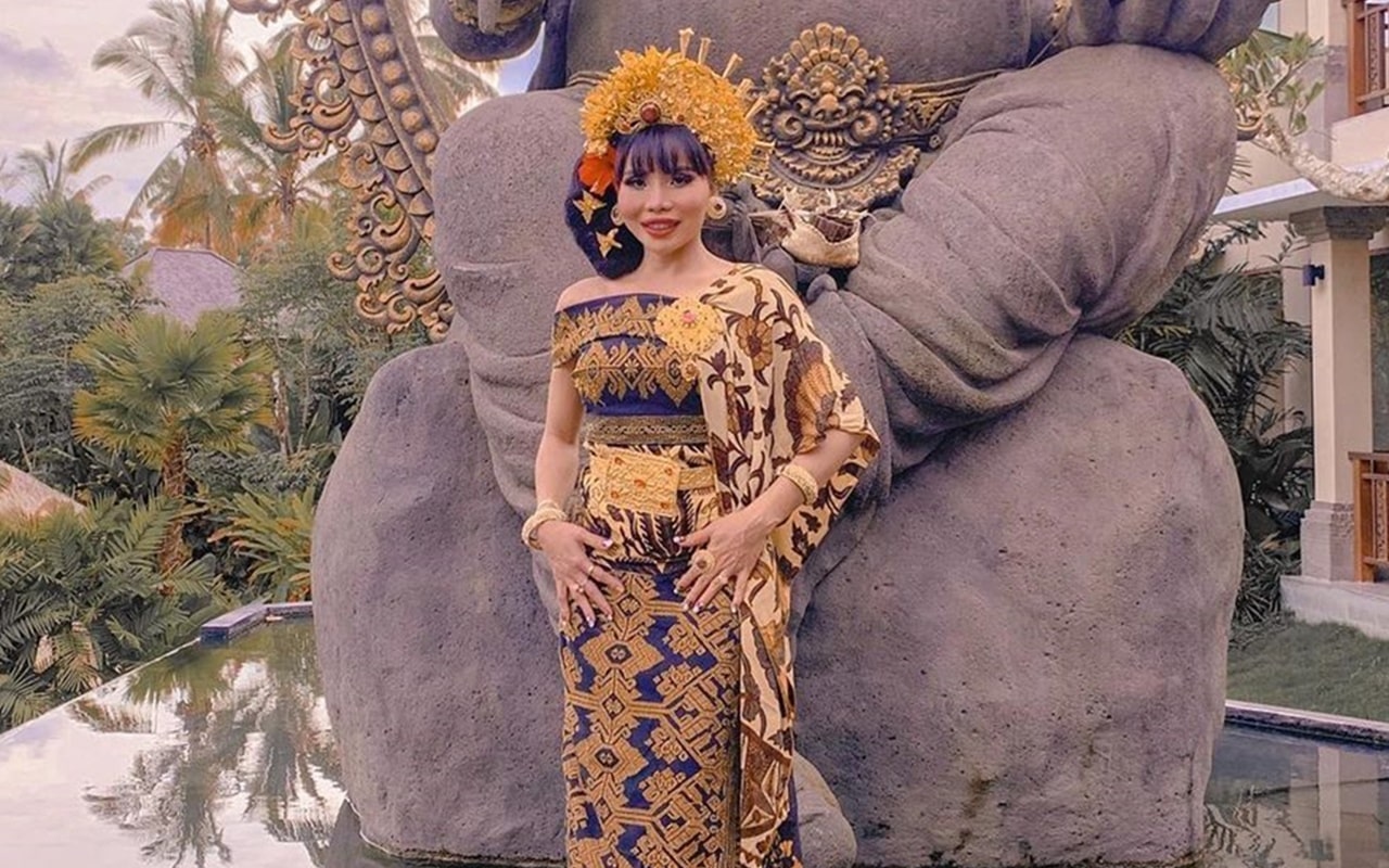 Nikahi Bule Tampan, Eva Belisima Eks Kiwil Berbikini di Tengah Sawah Jadi Sorotan