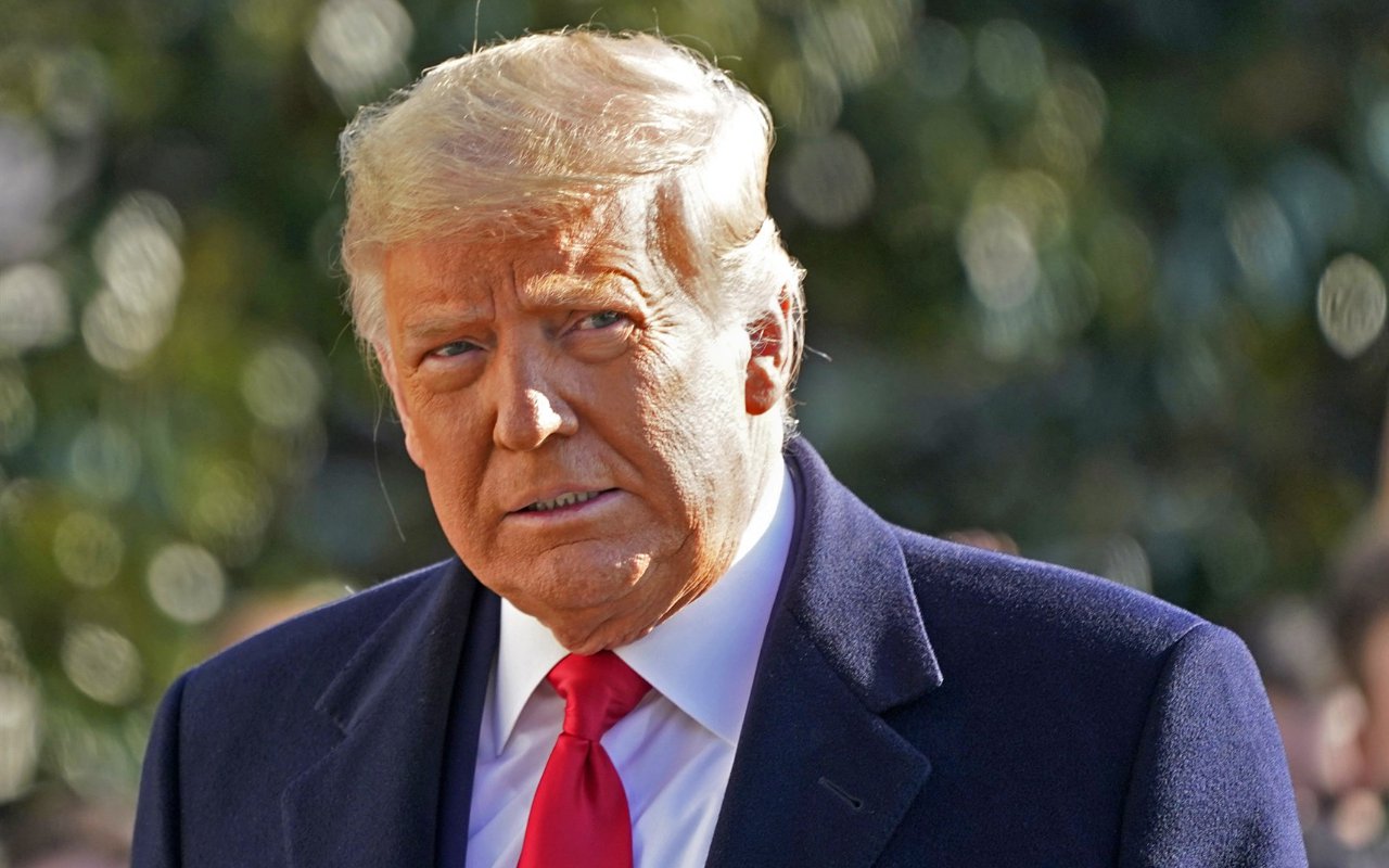 Donald Trump Minta Pendukungnya Segera Vaksinasi COVID-19
