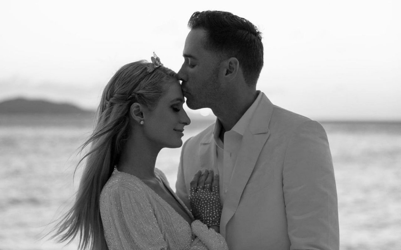 Rayakan Ulang Tahun, Paris Hilton Unggah Foto Mesra Bareng Calon Suami