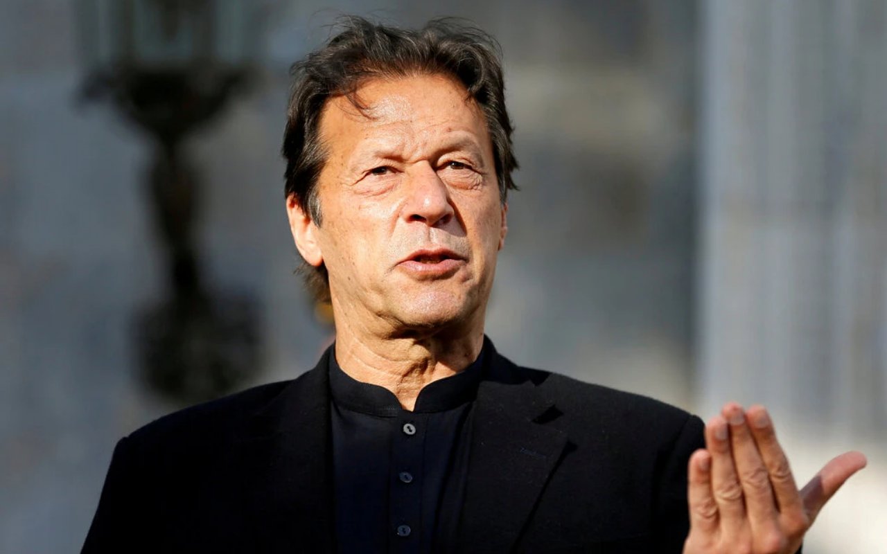 PM Pakistan Dinyatakan Positif COVID-19 Usai 2 Hari Divaksin