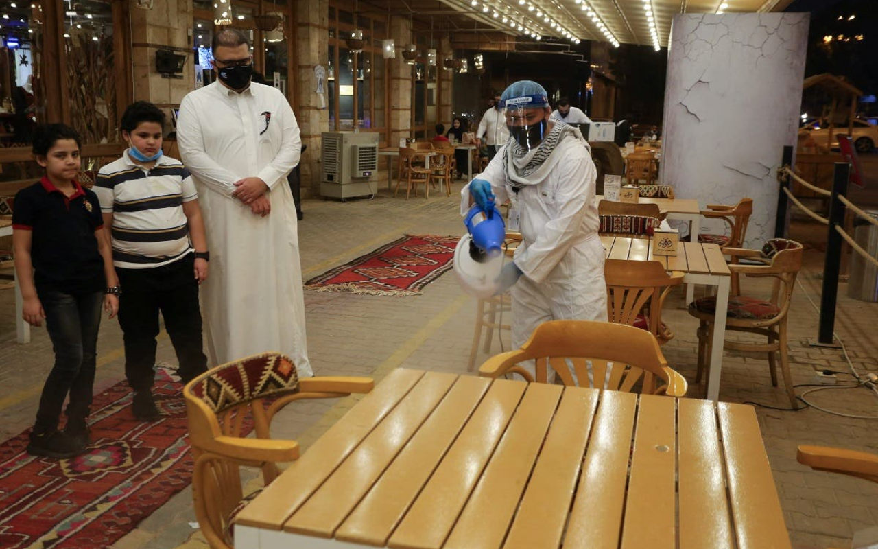 Masih Pandemi, Arab Saudi Larang Sahur-Bukber di Masjid Serta Restoran Saat Ramadan