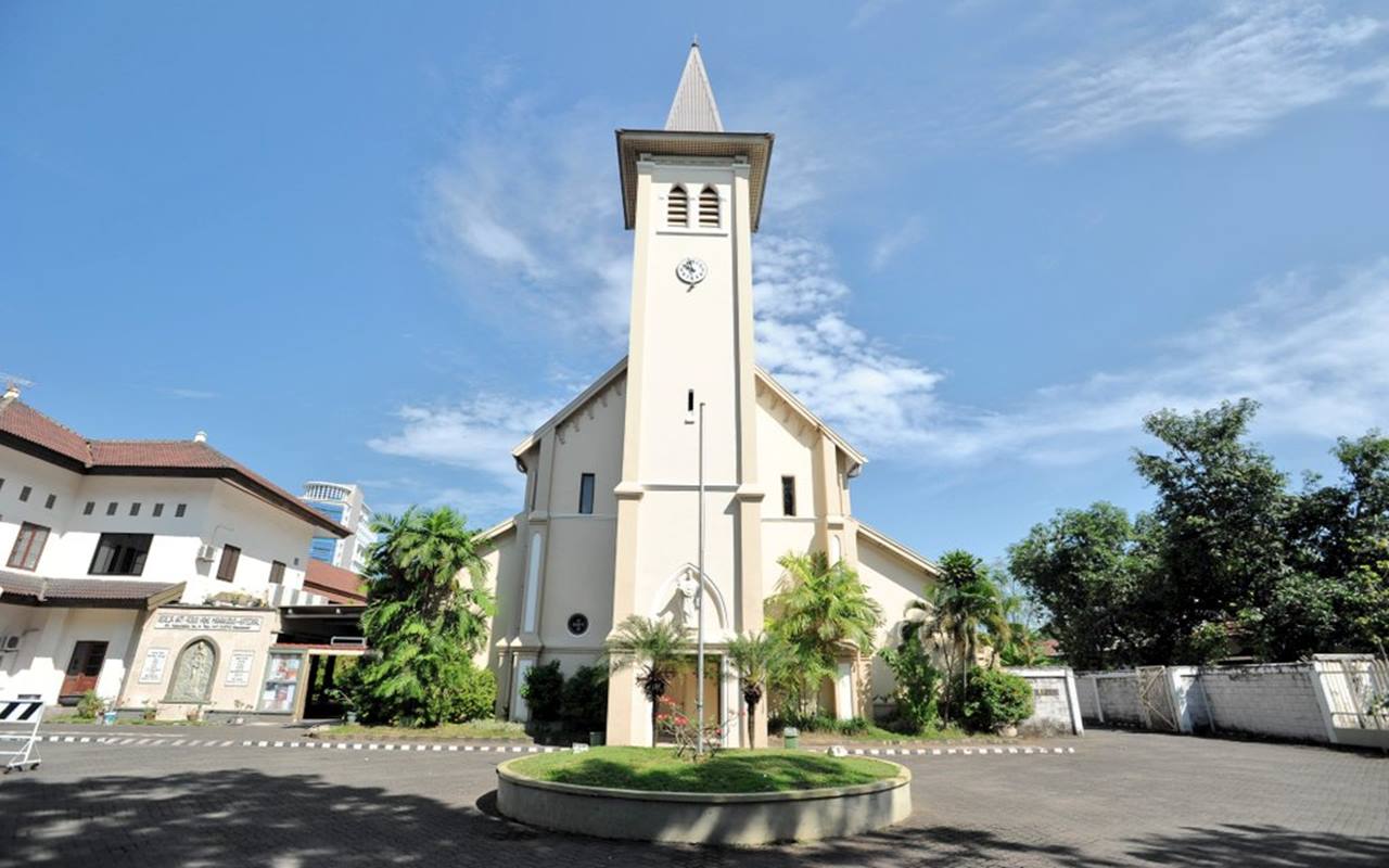 Breaking News: Ledakan Keras Diduga Bom Bunuh Diri Meledak di Halaman Gereja Katedral Makassar