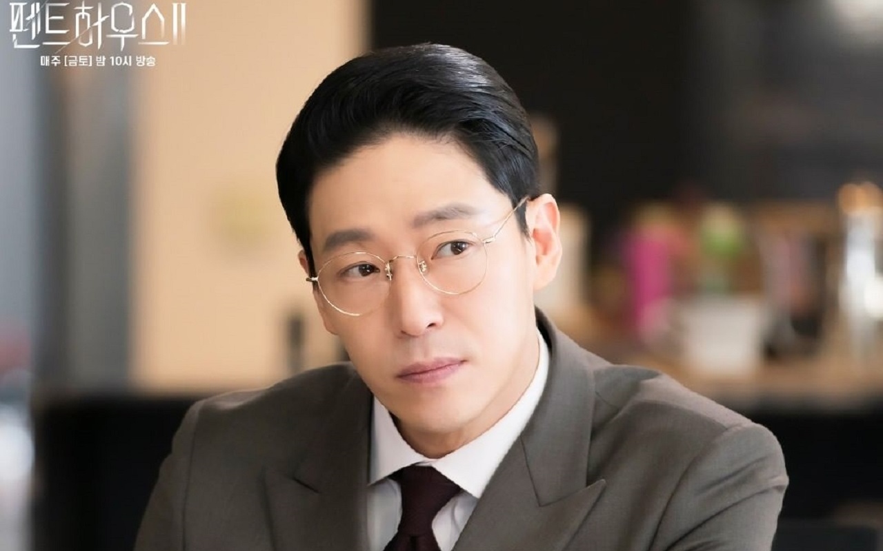 Kontras dengan Joo Dan Tae, Uhm Ki Joon Sangat Perhatian Saat Syuting Adegan KDRT 'Penthouse 2'