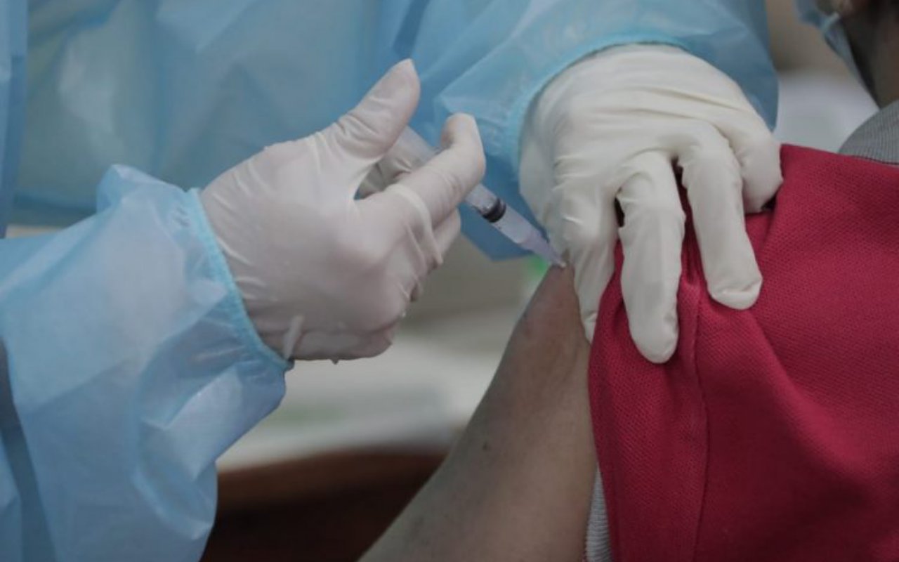 Naik Peringkat Dunia, Vaksinasi COVID-19 di Indonesia Tembus 12,7 Juta Dosis 