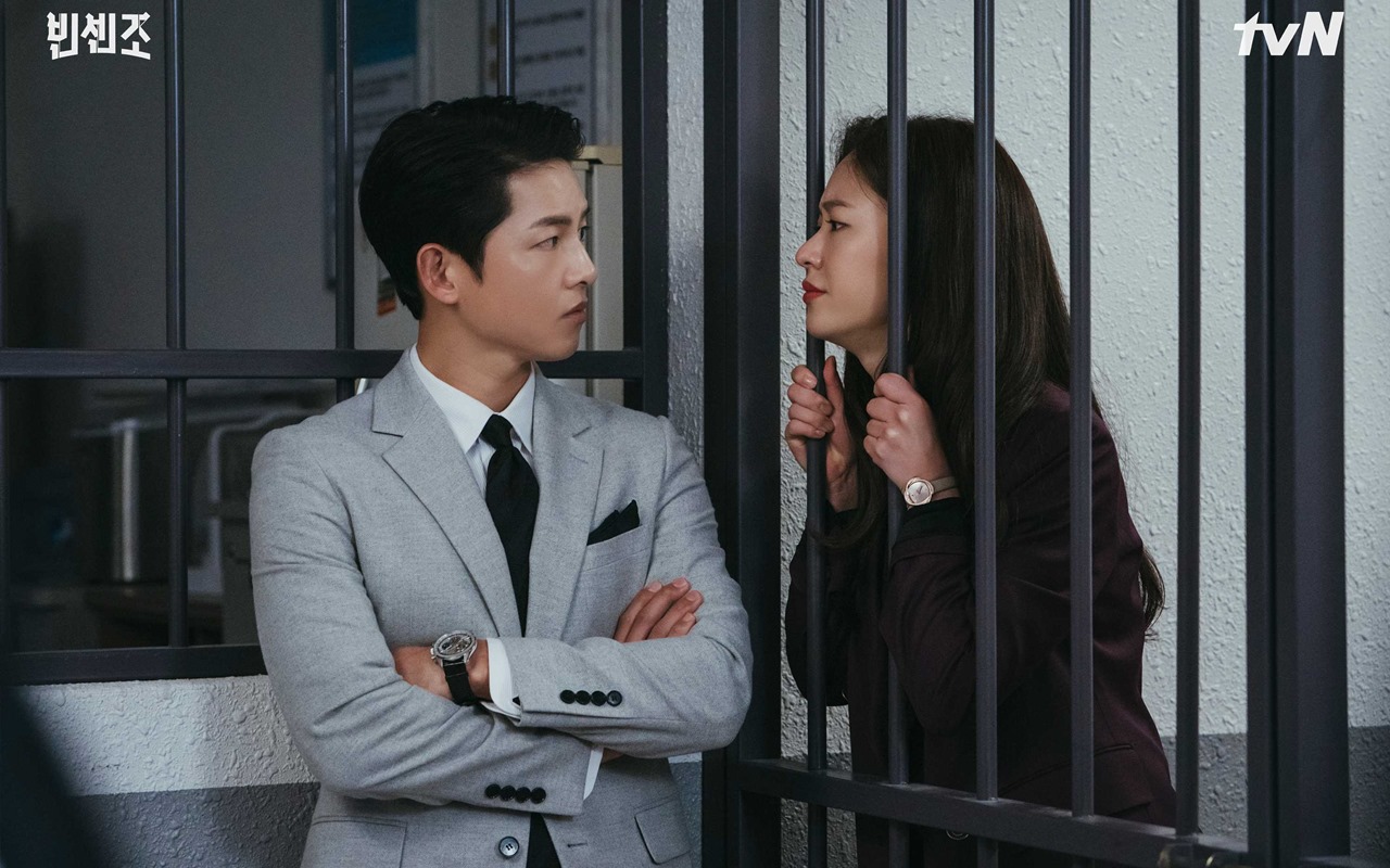 tvN Bocorkan Momen Song Joong Ki Bucin Jeon Yeo Bin di Episode Baru 'Vincenzo'