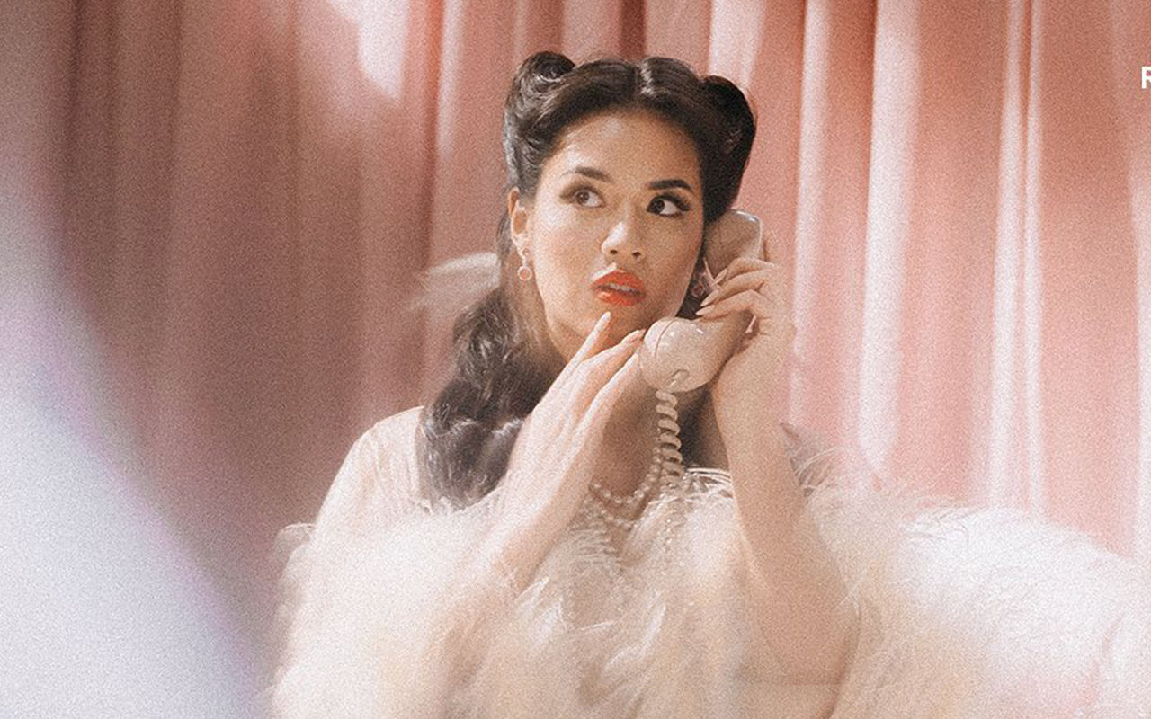 Raisa Ceritakan Susahnya Terlepas dari Bayang-bayang Masa Lalu Lewat 'Kutukan Cinta Pertama'