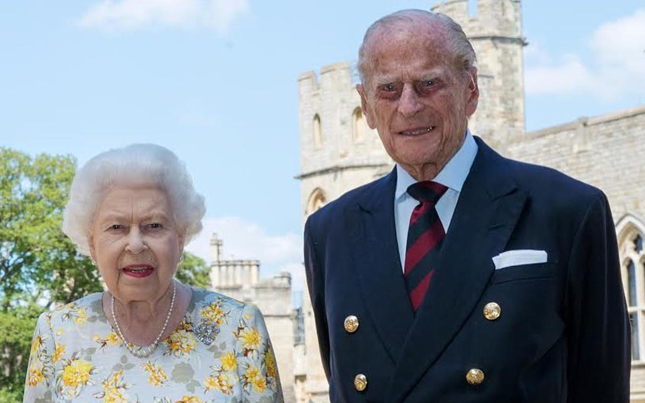 Ratu Elizabeth II Disebut Berada Di samping Pangeran Philip Di Saat-Saat Terakhir