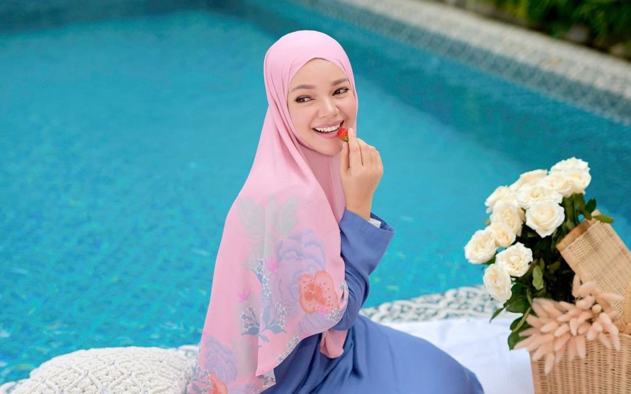 Sambut Ramadan, Dewi Sandra Tegas Batasi Penggunaan Gadget Demi Hal Ini