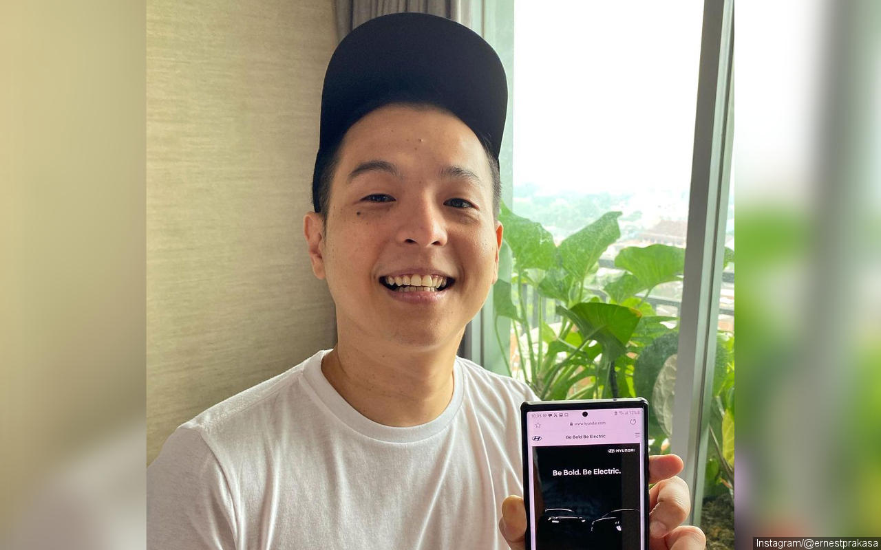 Ernest Prakasa Pamer Foto Masa Kecil, Barang di Tangan Bikin Salfok Dijuluki Sultan Sejak Dini