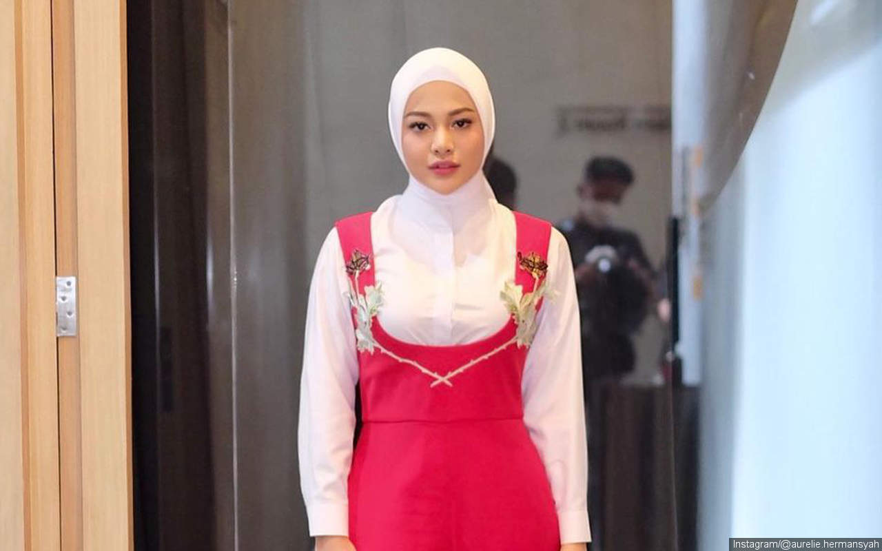 Gaya Baju Muslimah Stylist - 7 Inspirasi Busana Kerja Ala ...