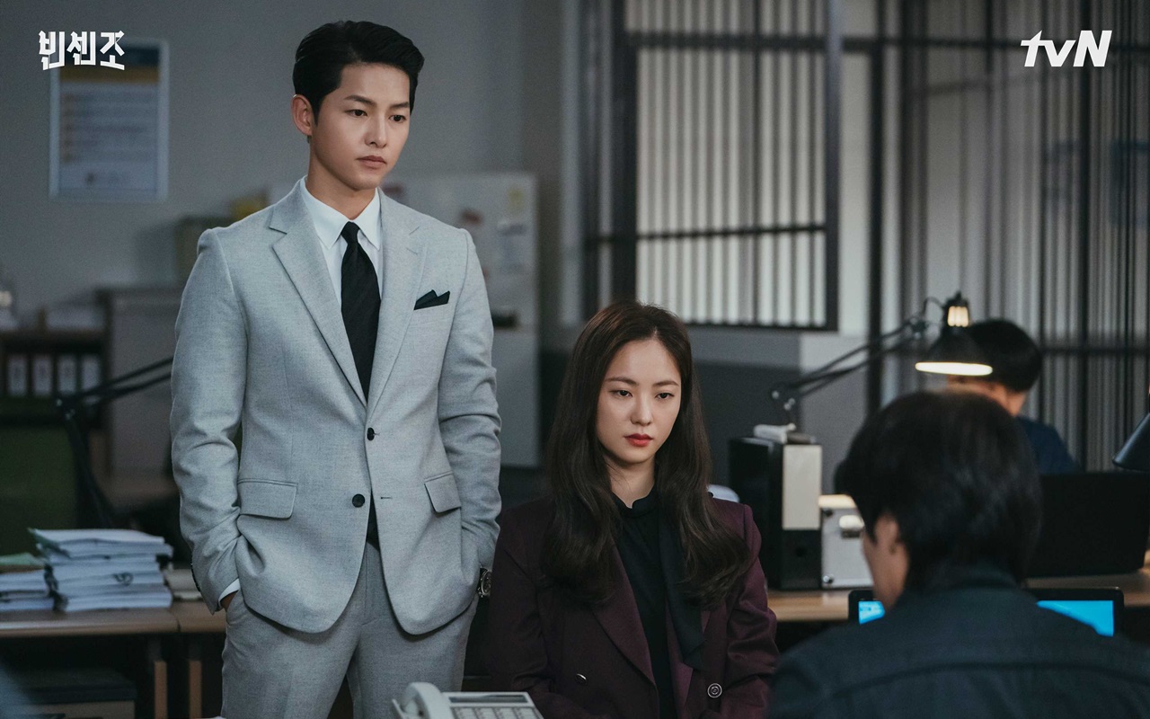 Song Joong Ki dan Jeon Yeo Bin Siap Kalahkan Musuh di 'Vincenzo', Kwak Dong Yeon Bikin Salfok