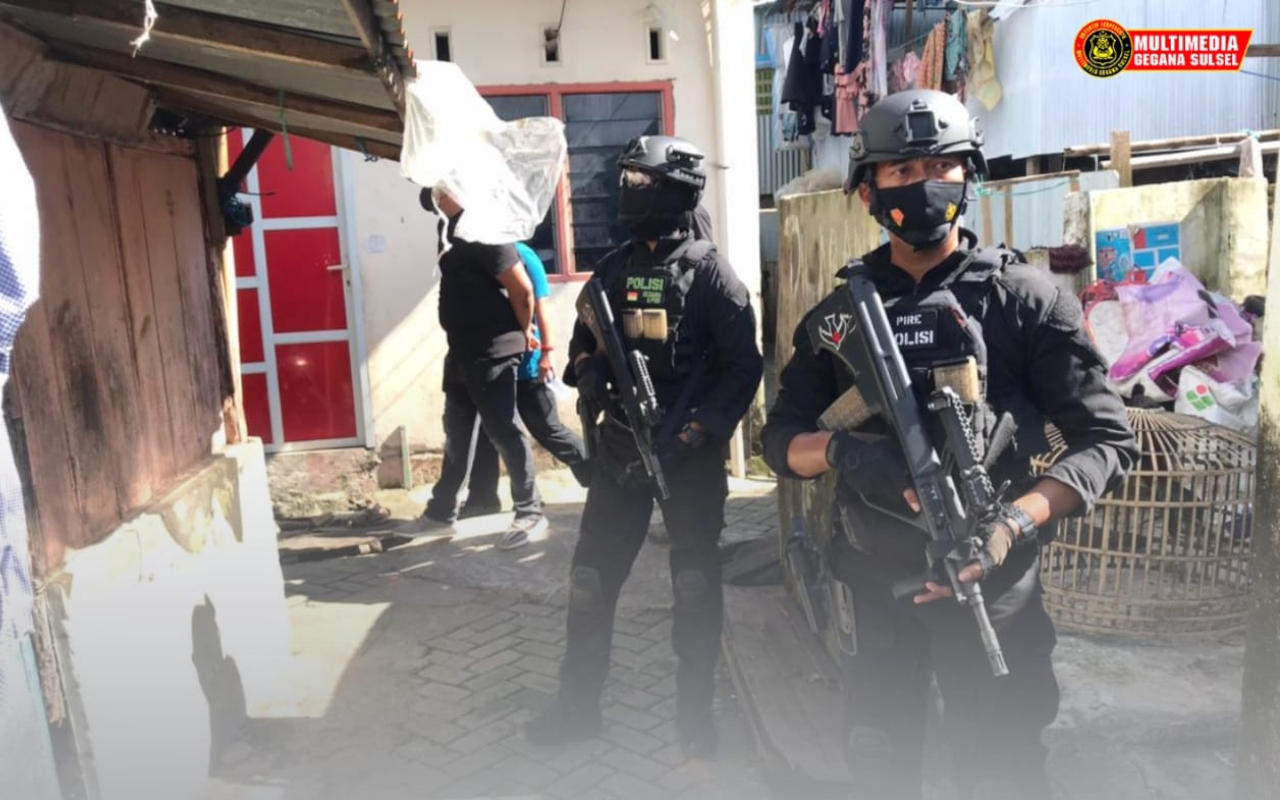 Gerilya Densus 88: Geledah Bekas Markas FPI Makassar Terkait Bom Gereja-Tangkap 3 Eks Petinggi FPI