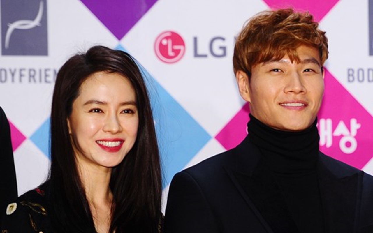 Song Ji Hyo dan Kim Jong Kook Bak Pasangan Orangtua Yang Miliki Bayi di 'Running Man'