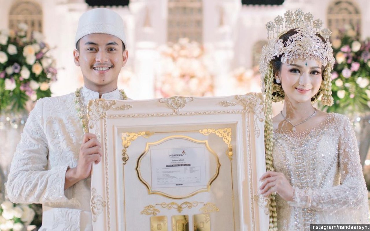 Dihadiahi Mahar 104 Juta, Selebgram Cantik Juga Undang Rossa di Resepsi Mewah Ala Royal Wedding 