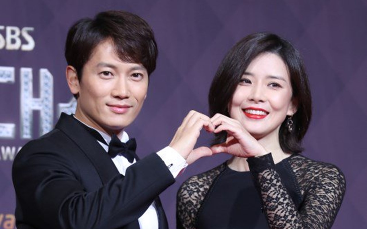 Sweet Banget, Ji Sung Kirim Truk Makanan Untuk Lee Bo Young Di Lokasi Syuting 'Mine'
